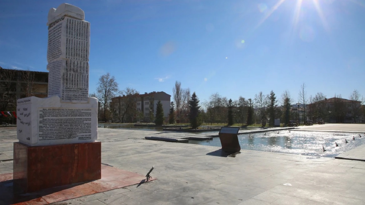 Elazığ’da Cengiz Aytmatov Parkı ve Anıtı Açılıyor