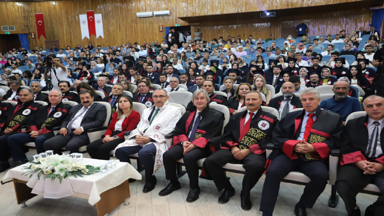 Fırat Üniversitesinde Derece ve Tez Ödülleri Töreni Düzenlendi