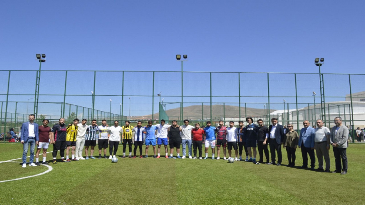 Elazığsporlu Futbolcular, Üniversitemizde Coşkuyla Karşılandı