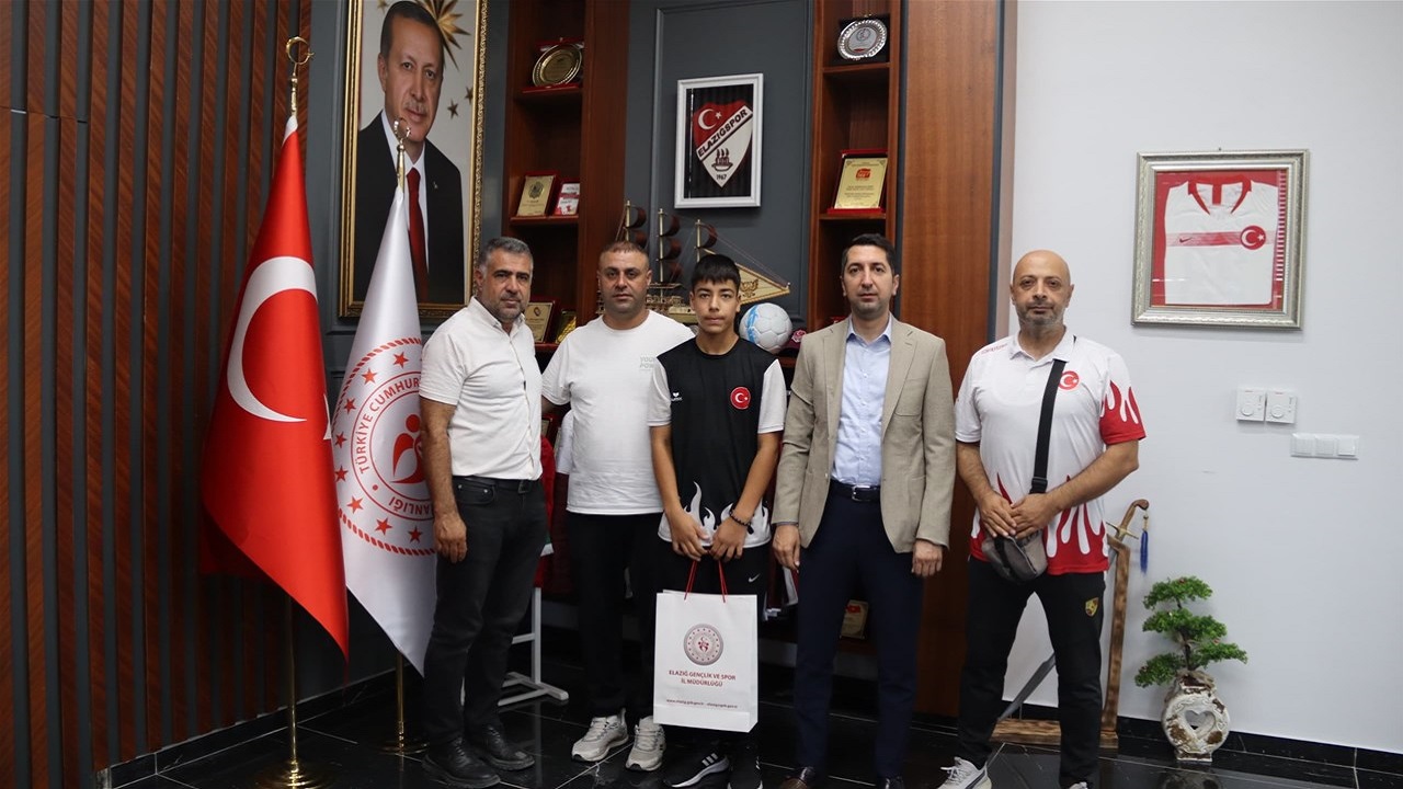 Taekwondo Türkiye Şampiyonu Kip'ten İl Müdürü Eren'e Ziyaret